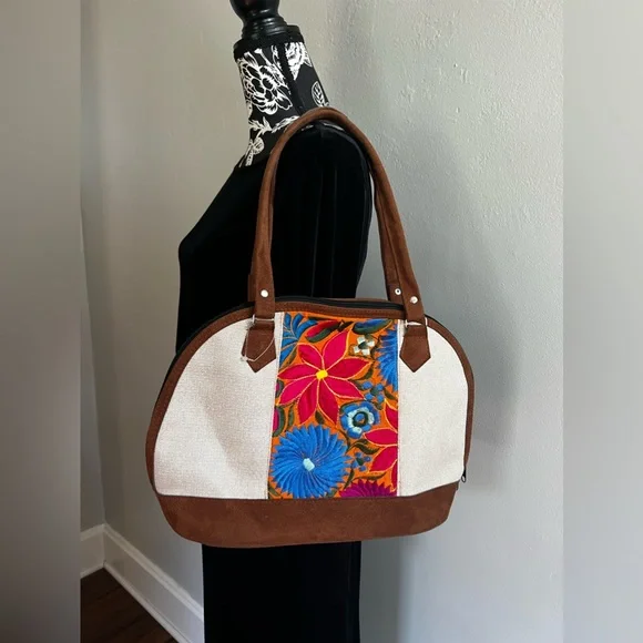 Handcrafted embroidered Floral Purse - Picture 5 of 11